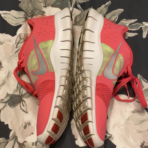 Nike Free Sneakers - Picture 5 of 6